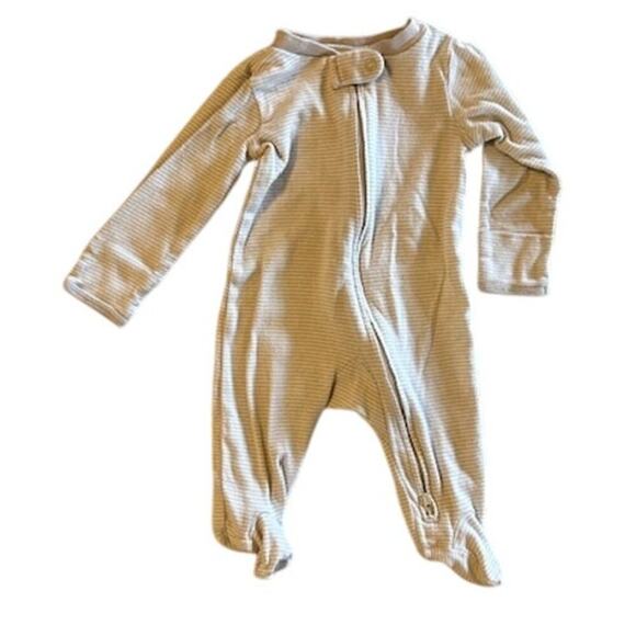 Carter’s Just One You 3M Neutral Bundle 5 Pieces (4 Sleepers + 1 Two-Piece Set) - Picture 6 of 11